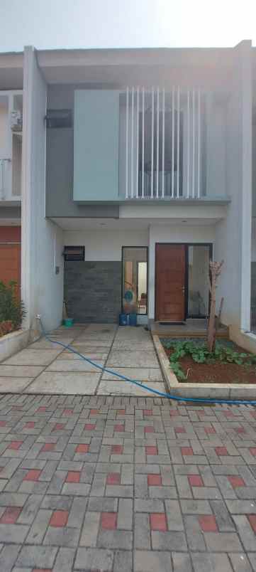 rumah baru 2 lantai