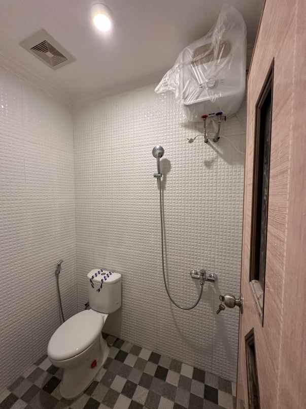 rumah baru 2 lantai siap huni strategis kota malang