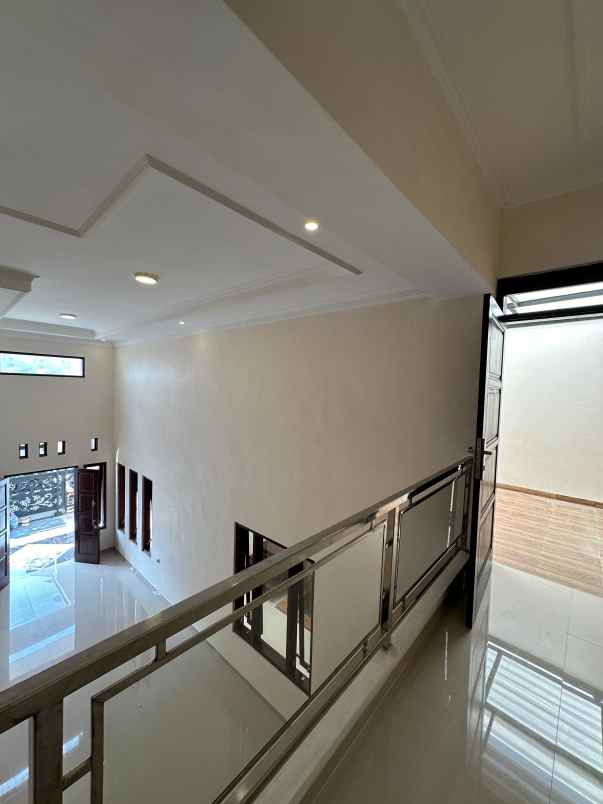 rumah baru 2 lantai siap huni strategis kota malang