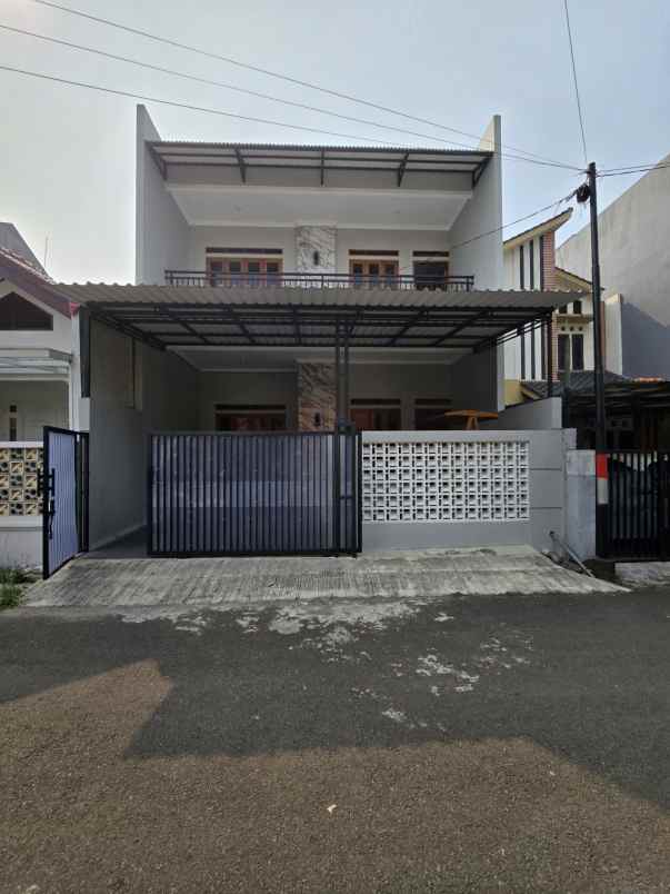 rumah baru fully renovasi di billymoon pondok kelapa