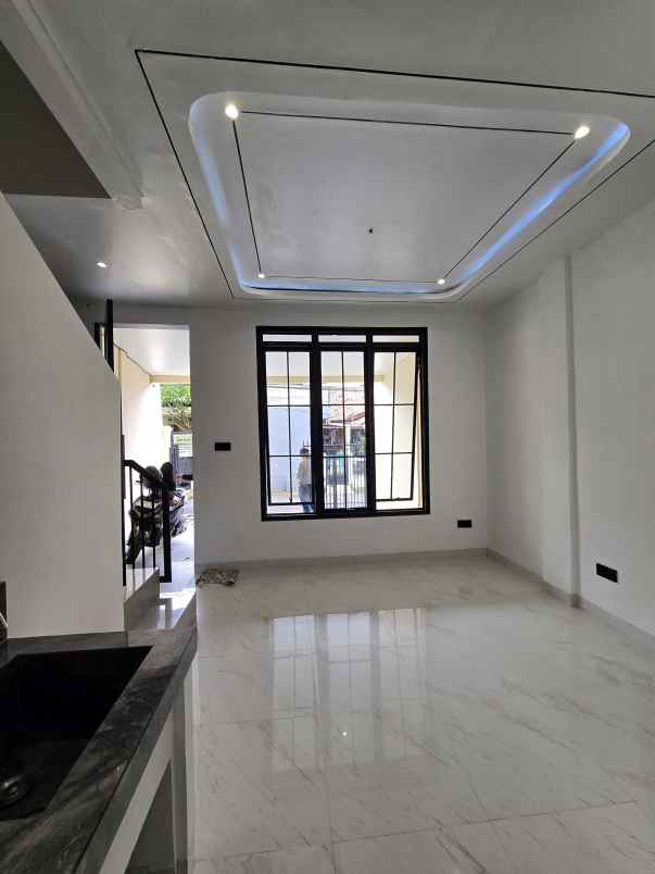 rumah baru non cluster plus rooftop di cipinang jaktim