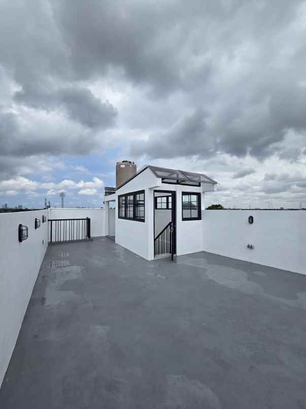 rumah baru non cluster plus rooftop di cipinang jaktim