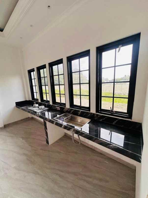 rumah cantik 2 lantai di godean km 7