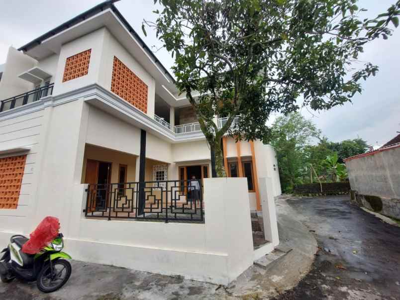 rumah cantik dan minimalis di ngaglik