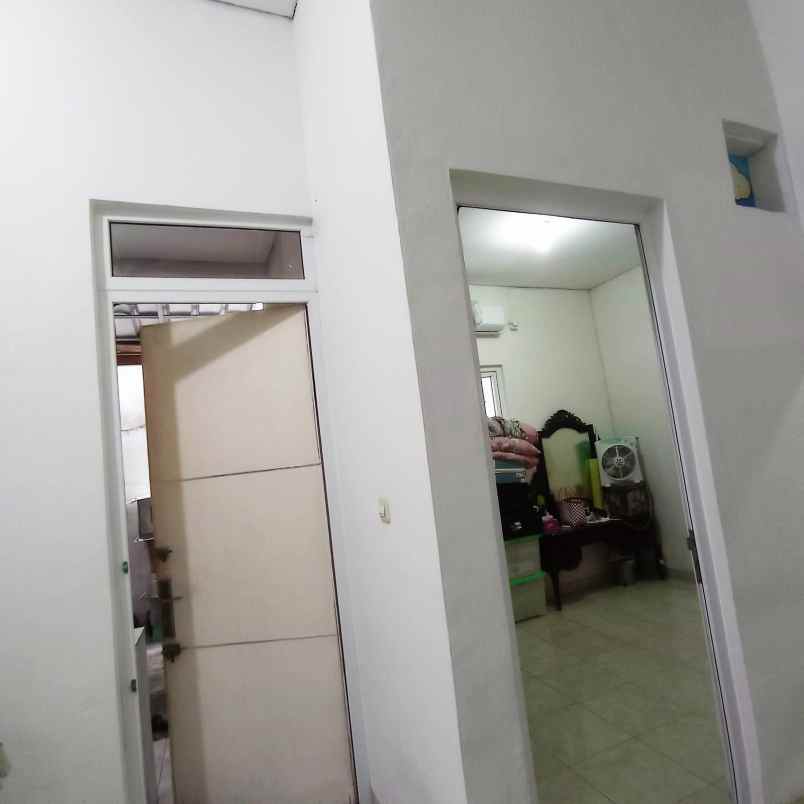 rumah cantik strategis di cluster golden city sepatan