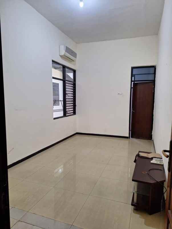 rumah disewakan taman pondok indah surabaya barat