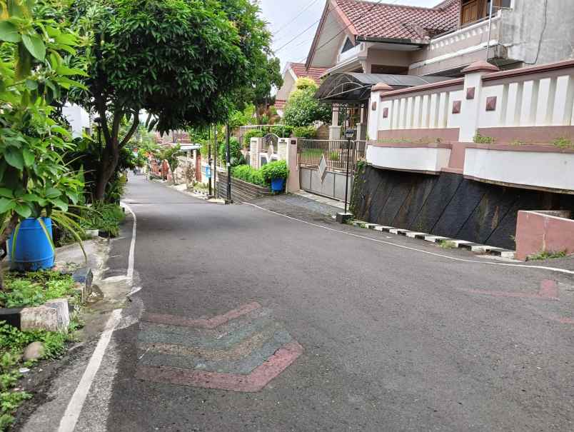 rumah dua lantai siap huni manyaran kalibanteng