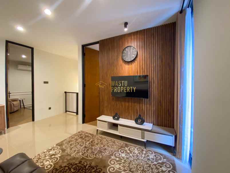 rumah full furnished 2 lantai 7 menit kampus upn jogja