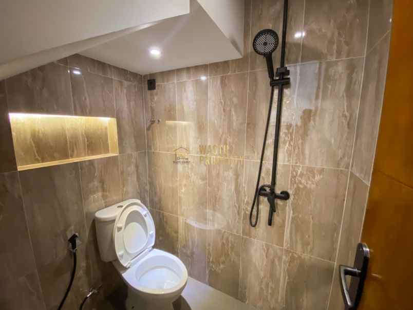 rumah full furnished 2 lantai 7 menit kampus upn jogja