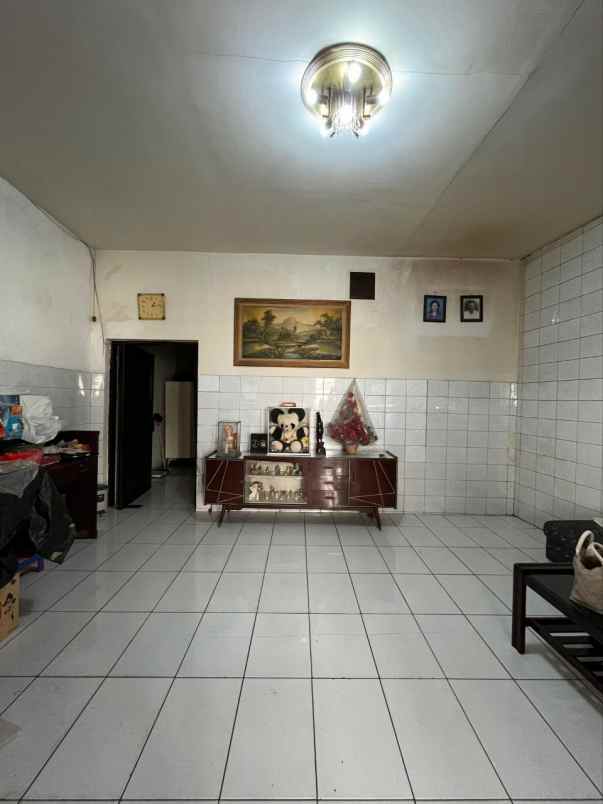 rumah gembong sawah barat selangkah ke pasar kapasan