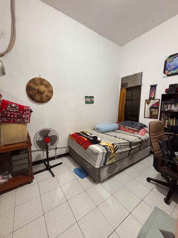 rumah hook depan taman dijual di bukit pamulang indah