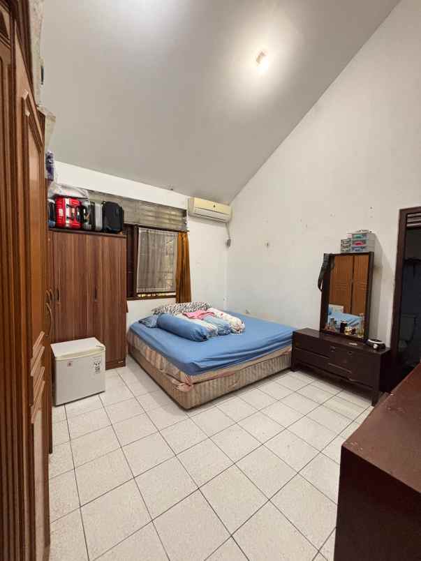 rumah hook depan taman dijual di bukit pamulang indah