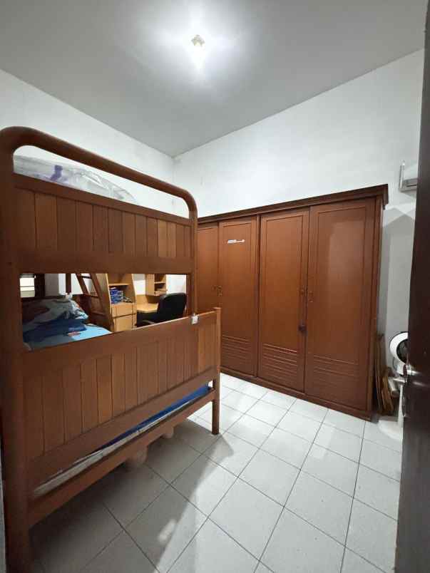 rumah hook depan taman dijual di bukit pamulang indah