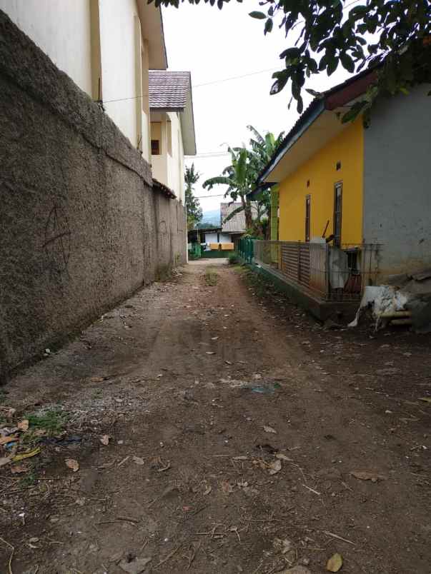 rumah jalan raya cilangkap