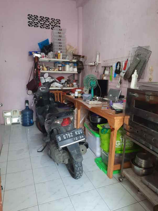 rumah jl pekayon raya bekasi barat