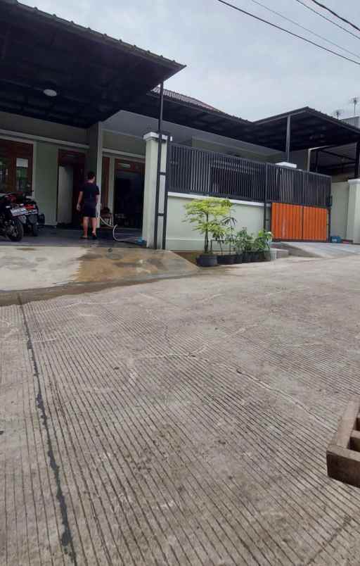 rumah komplek jatisari jatiasih kota bekasi