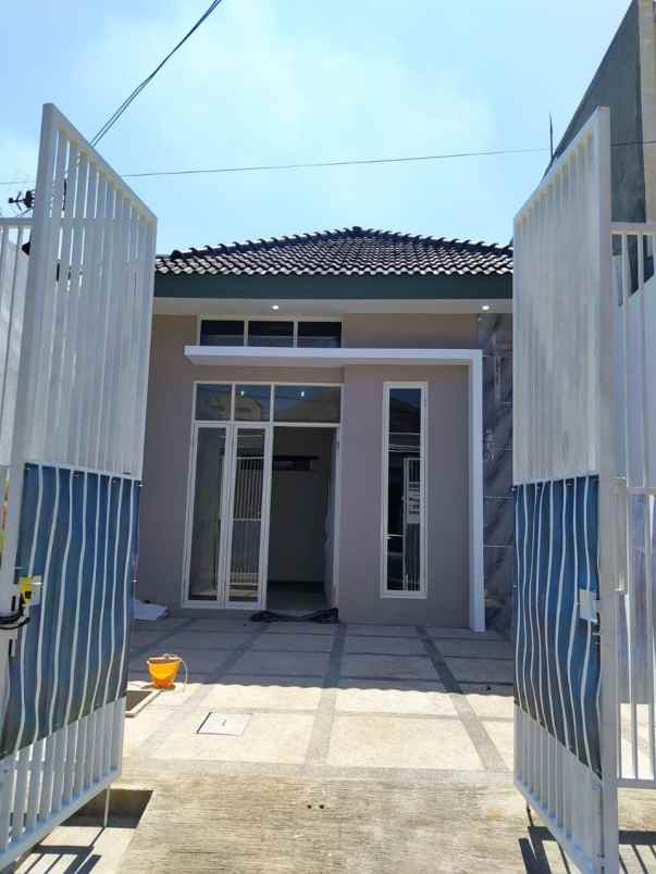 rumah lebak arum strategis row 3 mobil