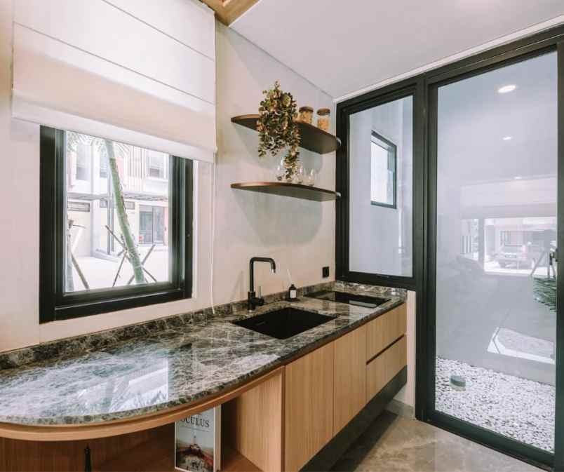 rumah mewah 3 lantai tanpa dp dekat toll bsd serpong