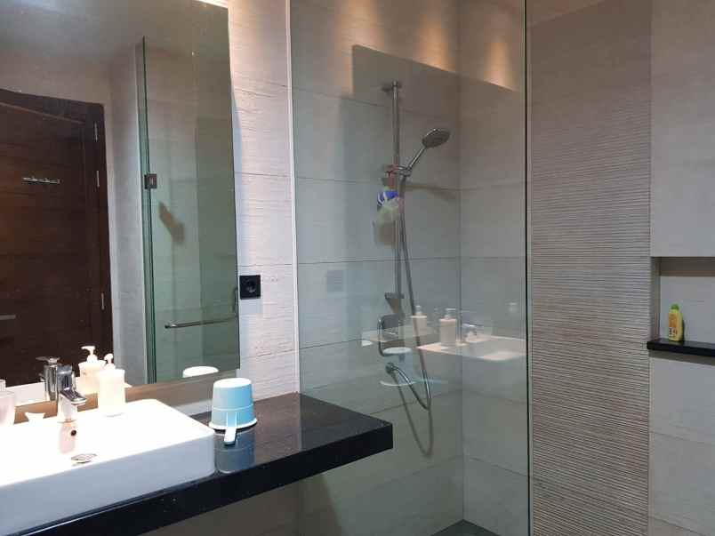 rumah mewah beserta isinya lokasi paris 2