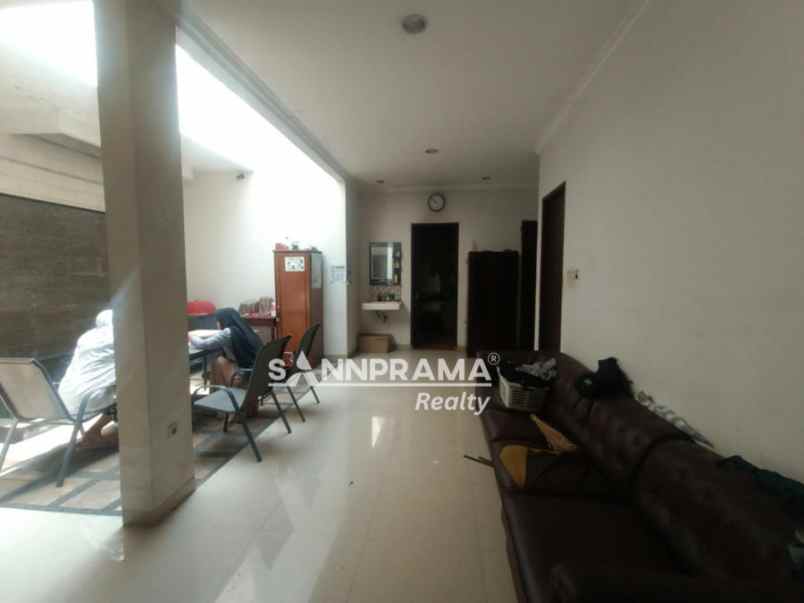 rumah mewah dan luas di mekarjaya pusat kota depok