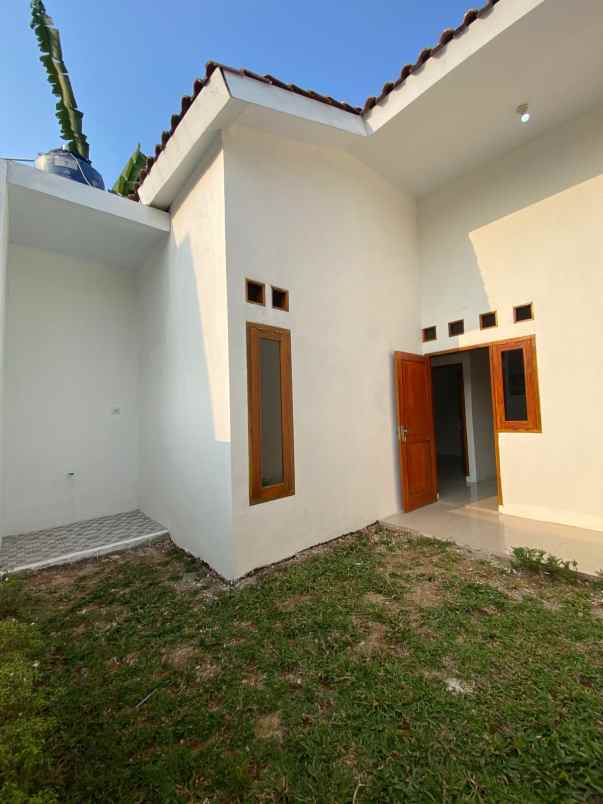 rumah mewah dekat jalan utama ready stock