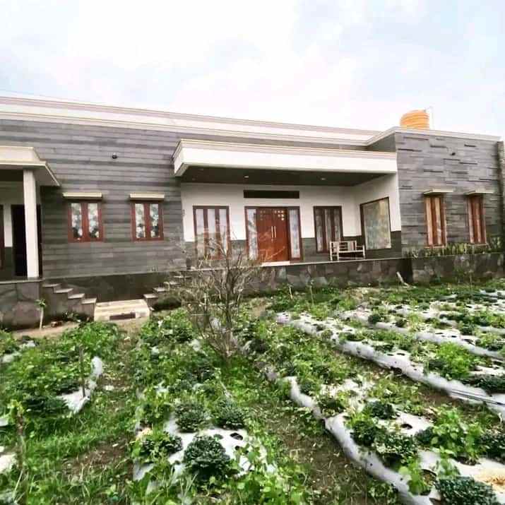 rumah mewah dengan 2 muka di lembang bandung