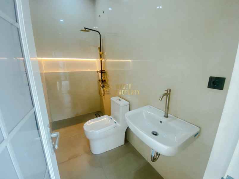 rumah mewah posisi hook di godean dekat kampus umy