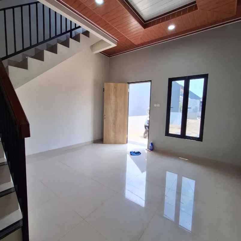 rumah modern 2 lt murmer dekat graha raya bintaro