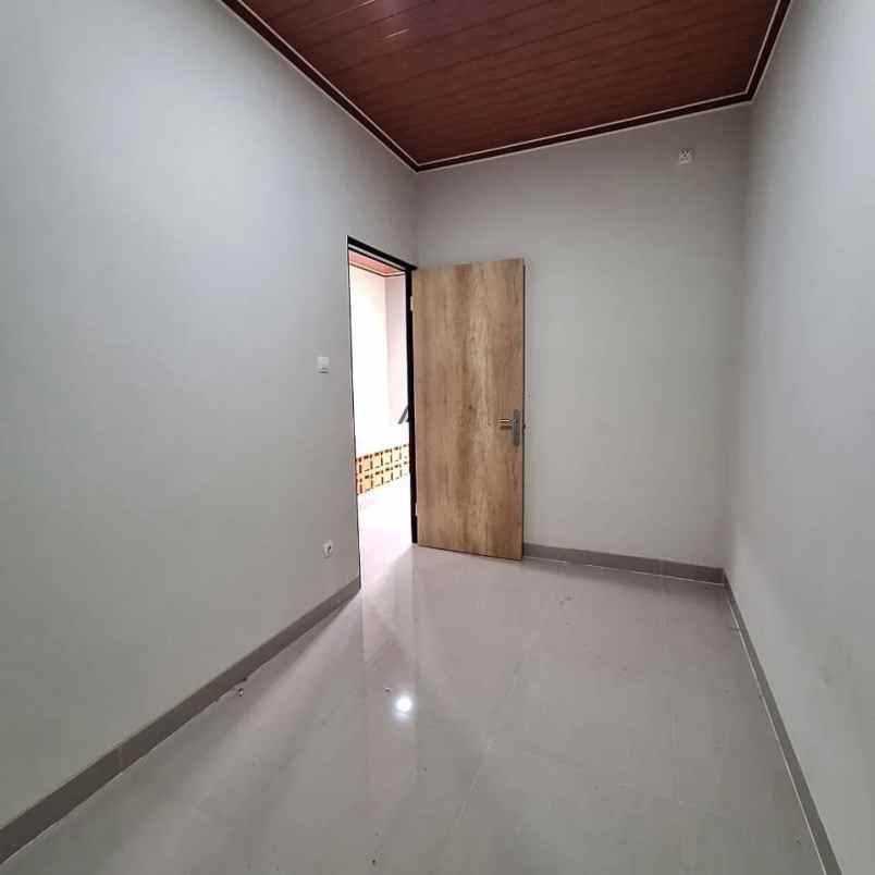 rumah modern 2 lt murmer dekat graha raya bintaro