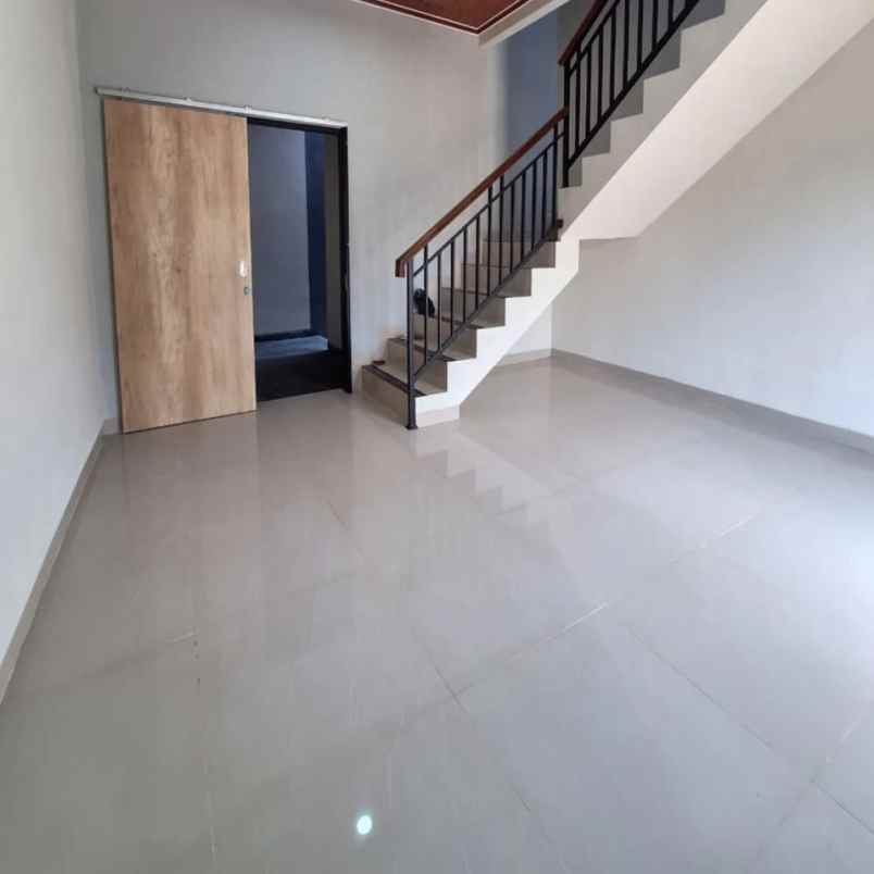 rumah modern 2 lt murmer dekat graha raya bintaro