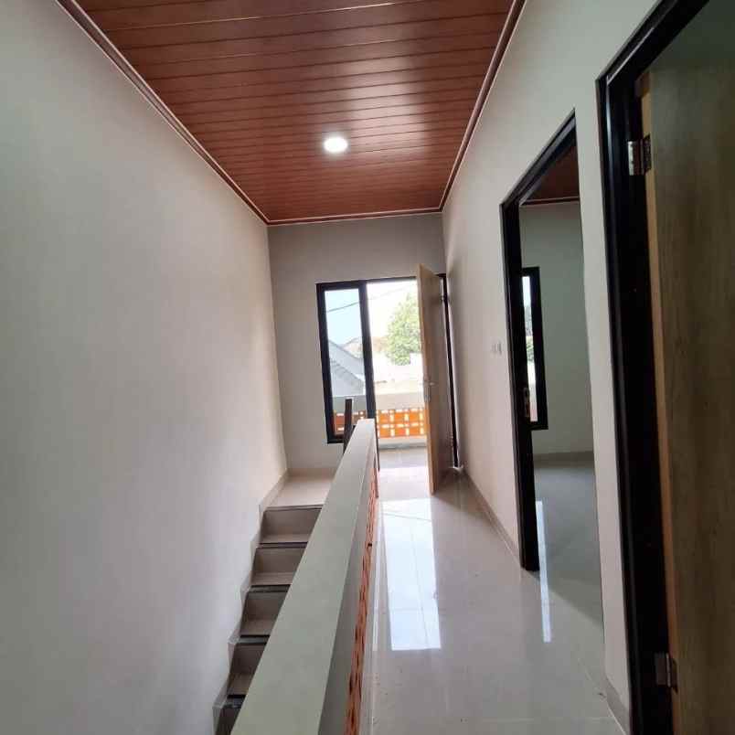 rumah modern 2 lt murmer dekat graha raya bintaro