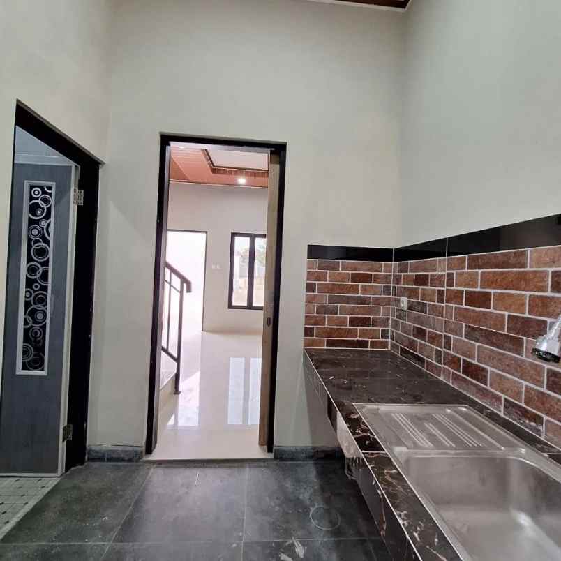 rumah modern 2 lt murmer dekat graha raya bintaro