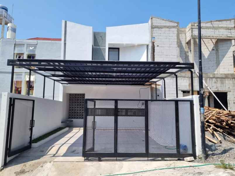 rumah modern mewah murah siap huni dibelakang uii