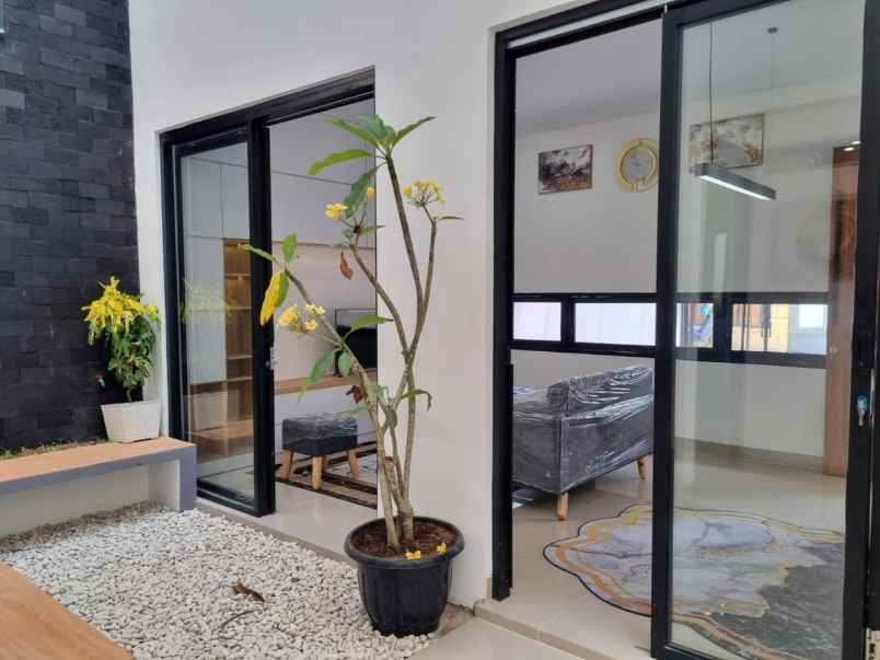 rumah modern mewah murah siap huni dibelakang uii