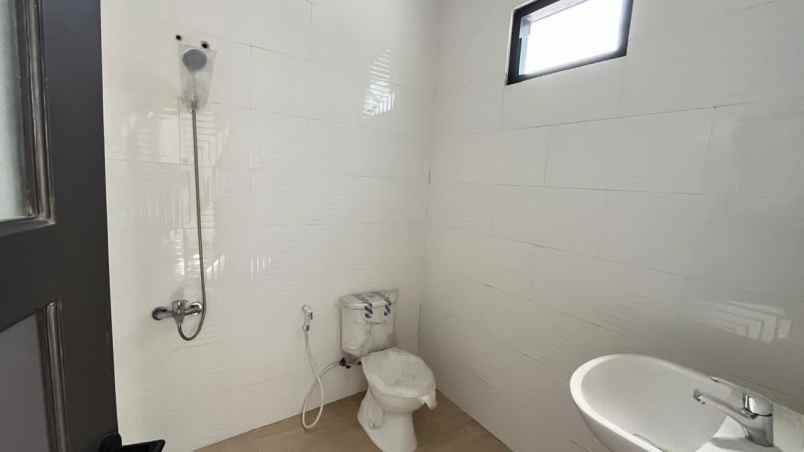 rumah nirwana eksekutif dekan merr gate tol superindo