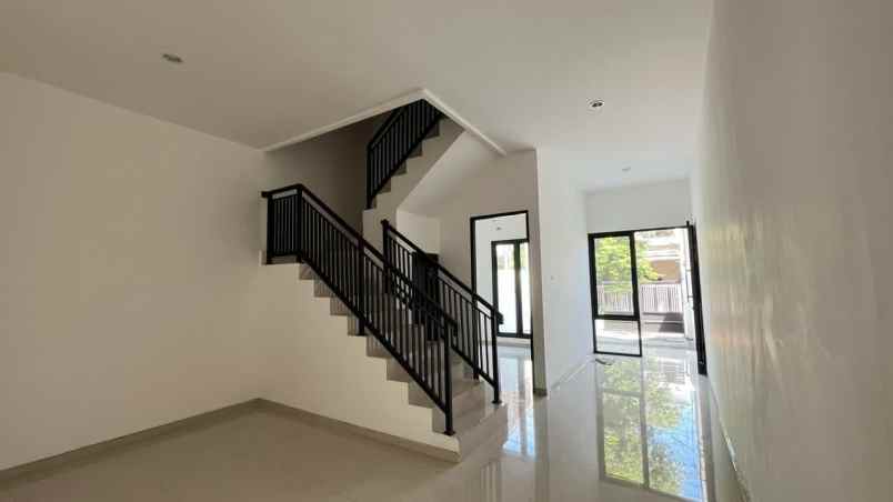 rumah nirwana eksekutif dekan merr gate tol superindo