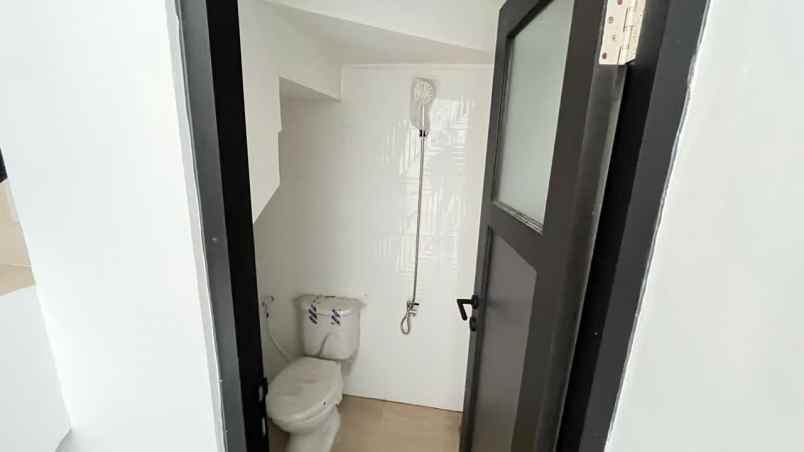 rumah nirwana eksekutif dekan merr gate tol superindo