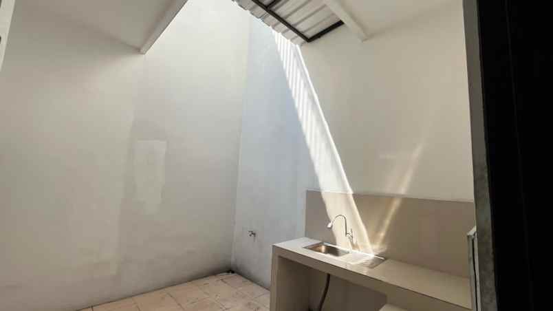 rumah nirwana eksekutif dekan merr gate tol superindo