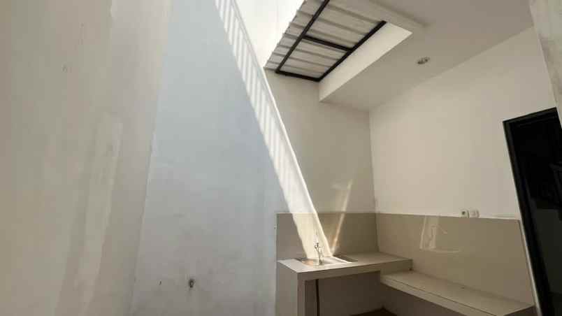 rumah nirwana eksekutif dekan merr gate tol superindo