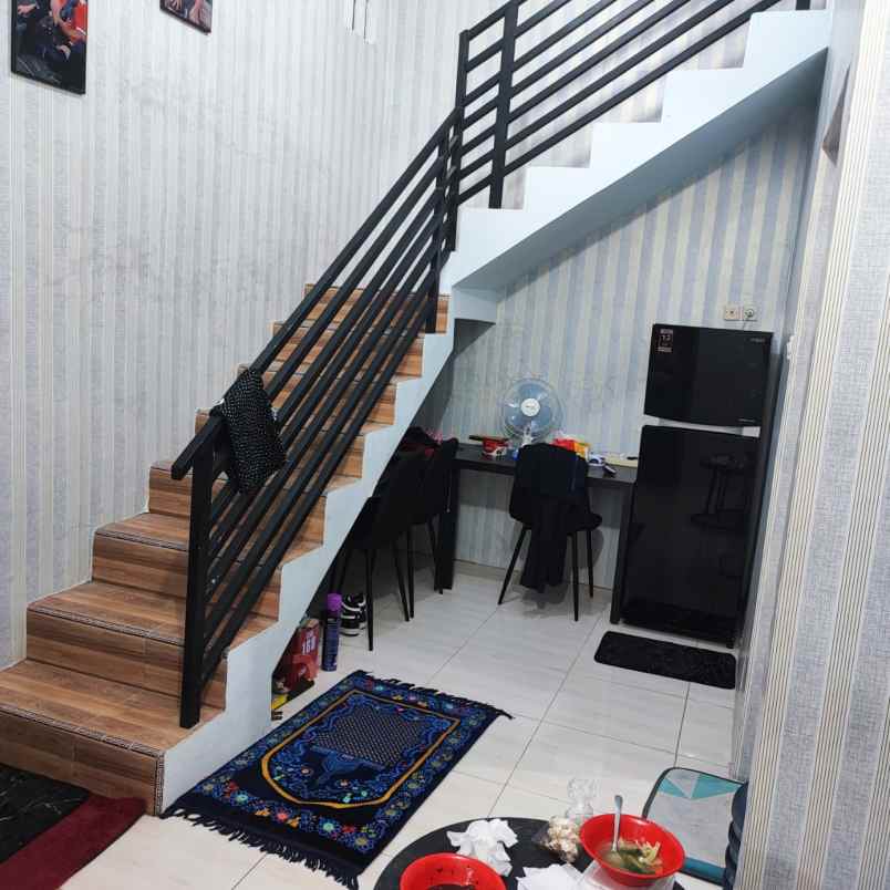 rumah perum dua lantai full renov