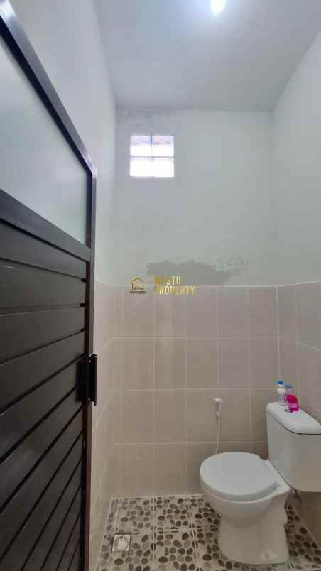 rumah putih minimalis modern dekat sma n 1 banguntapan