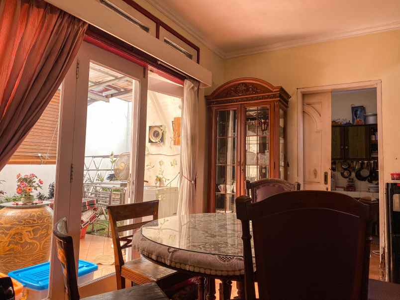 rumah second 2 lantai besar dan mewah di pitara depok