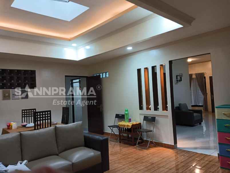 rumah second cantik lingkungan asri serpong ciater ash