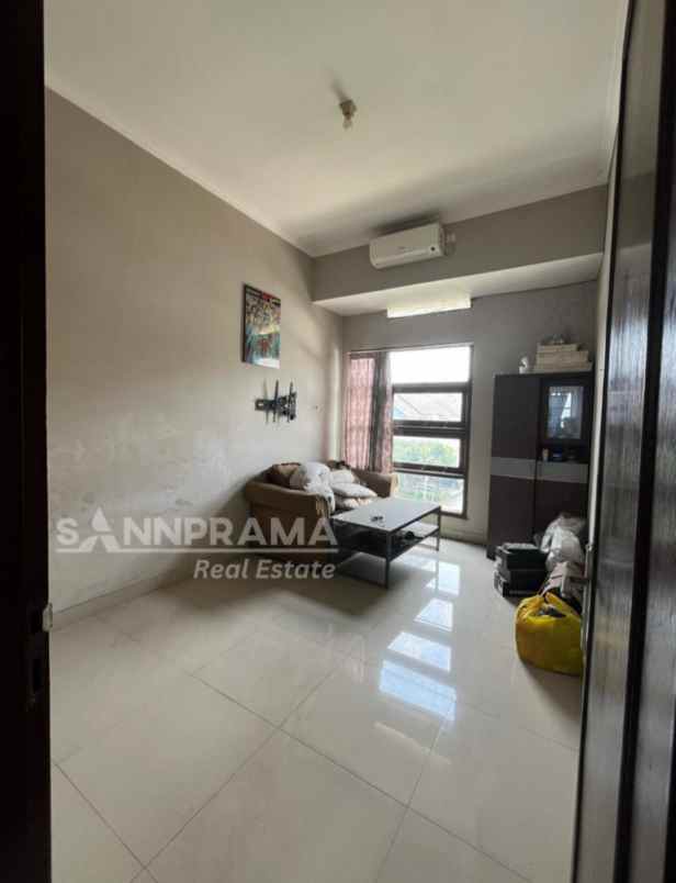 rumah second dalam cluster di jalan raya pitara depok