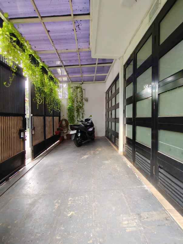 rumah second design modern di bambu apus jaktim