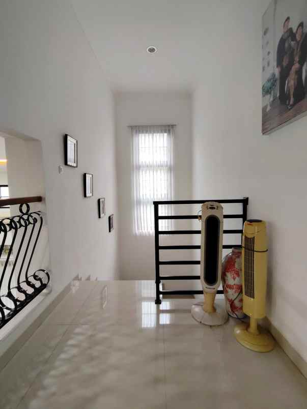 rumah second design modern di bambu apus jaktim