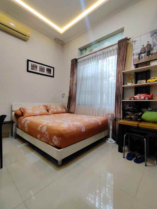 rumah second design modern di bambu apus jaktim