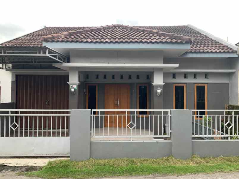 rumah second kondisi bagus lokasi premium di kalasan