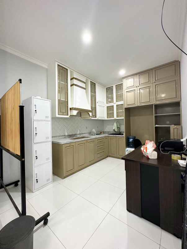 rumah second siaphuni di bambu apus jakarta timur