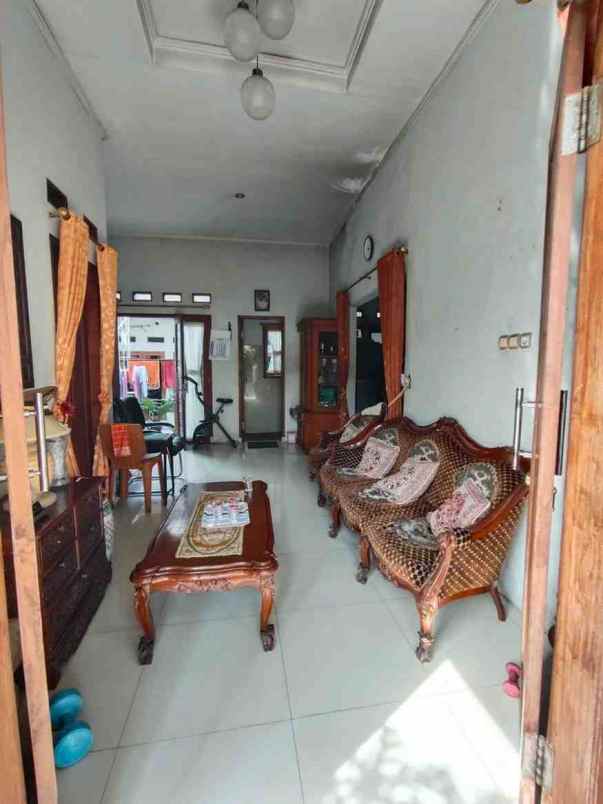 rumah siao huni dinding bata merah di cipayung depok